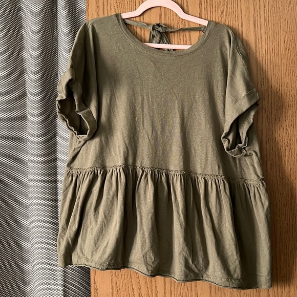 American Eagle Outfitters Tops - AE Peplum Top
